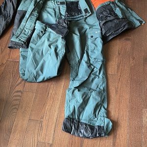 XL Montec Snowpants, Jacket, and gloves